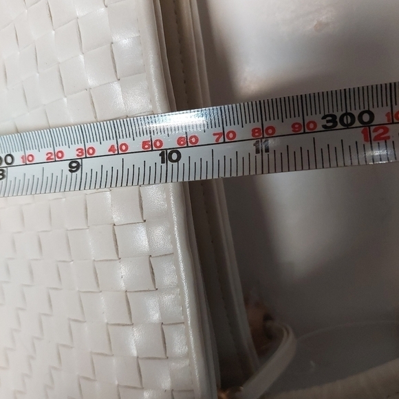 Vintage* Tannery Row Pearl White Vinyl? Basket Weave Bag - Picture 15 of 16